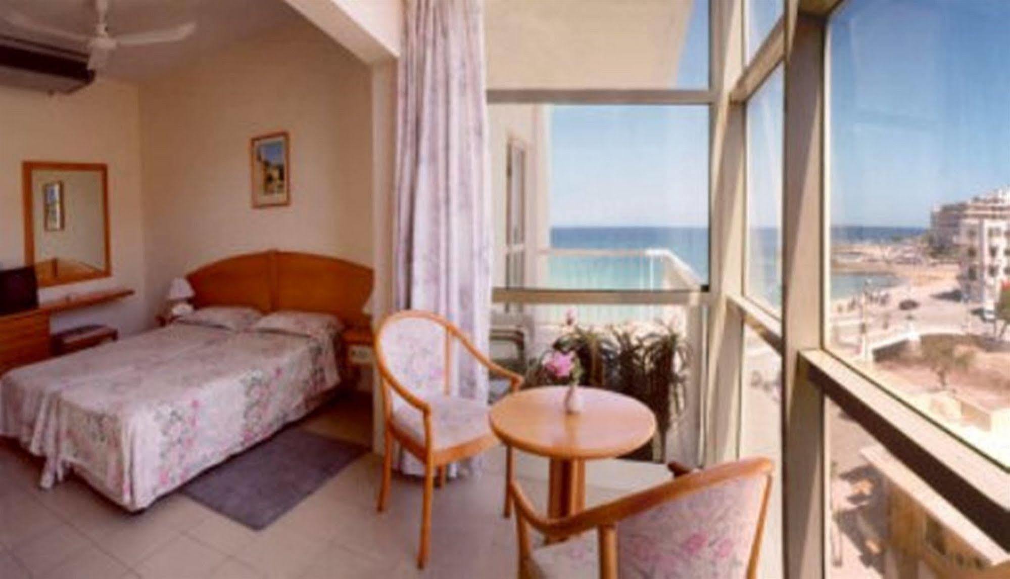 Il-Plajja Hotel Marsalforn Bagian luar foto